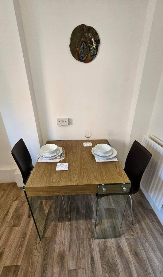 Spacious Two Bedroom Apartment In Battersea, Free Parking London Exterior photo